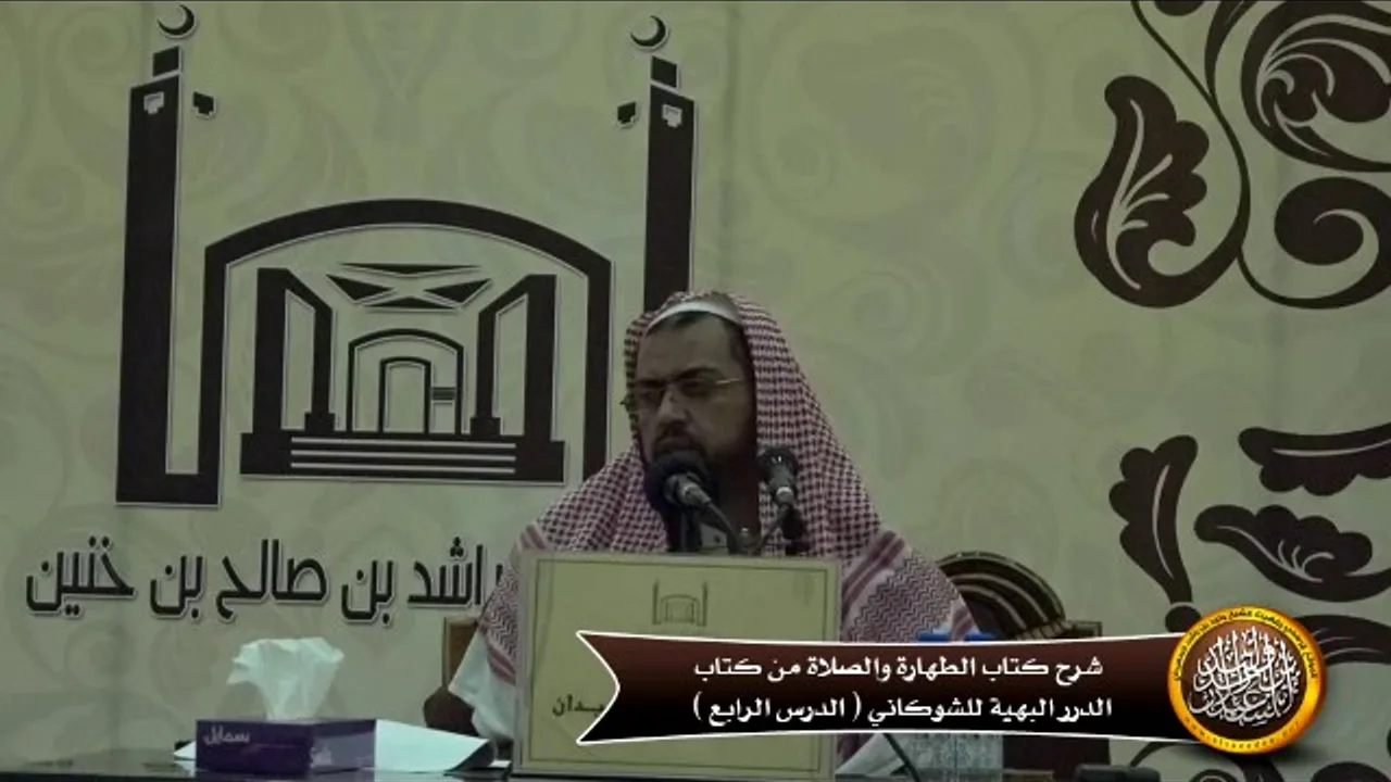 هل ينفخ يديه بعد ضربهما بالأرض في التيمم ؟