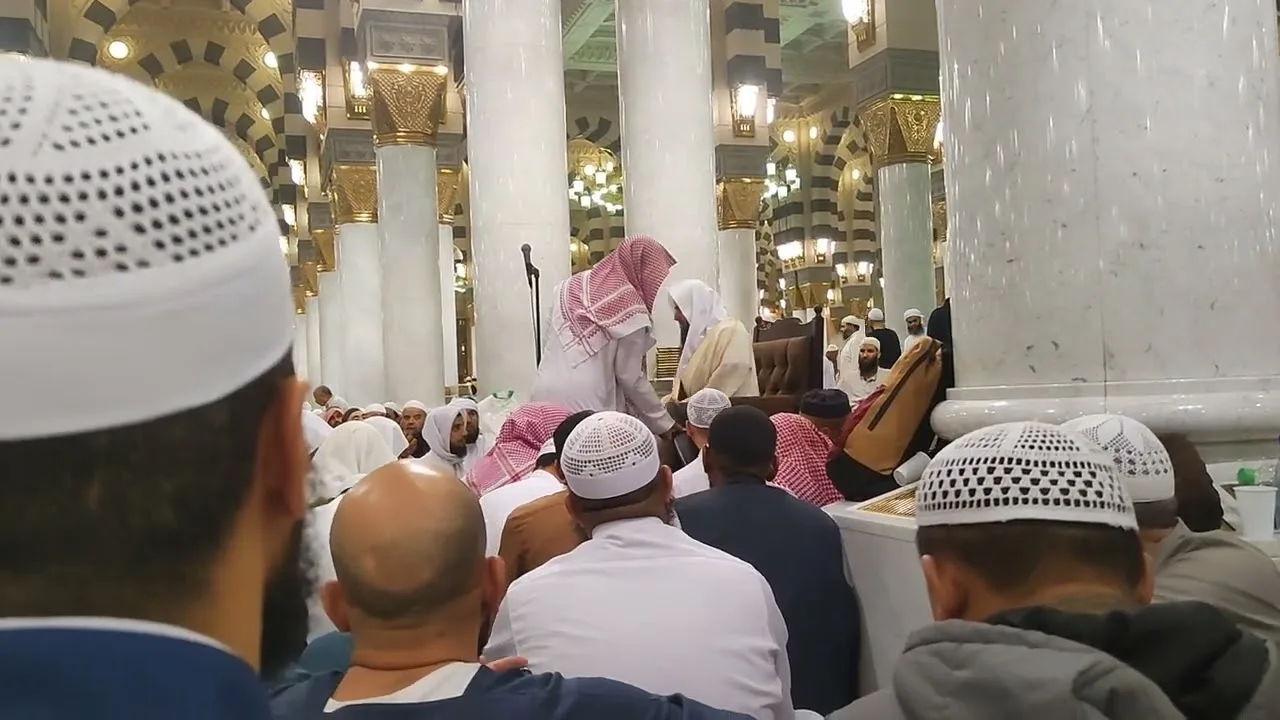 من زار المسجد النبوي ولم يجلس عند هذا الكرسي فقد فاته الخير الكثيرالشيخ عبد الرزاق البدر