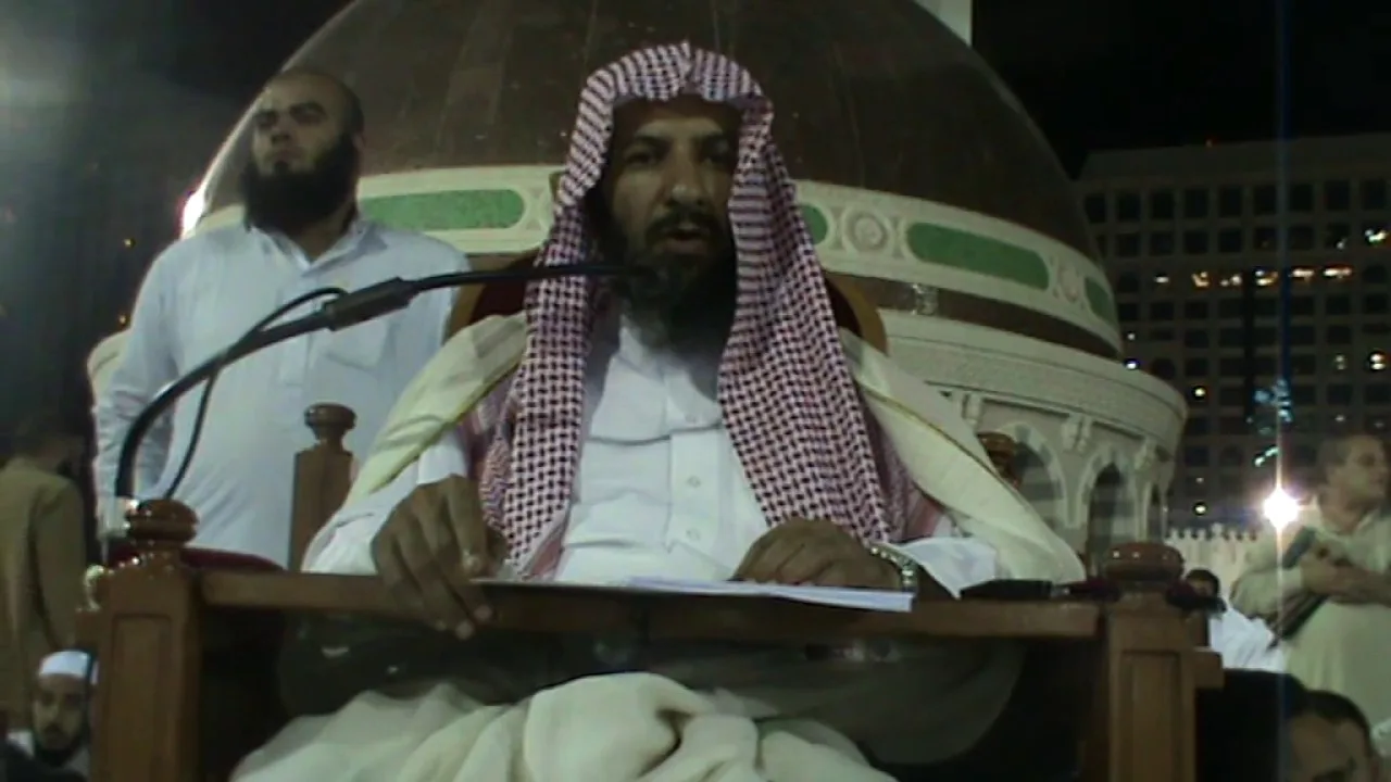 كتاب الحج من سنن الدارمي الدرس 11 باب في المحرم إذا مات ما يصنع به – باب في تقبيل الحجر    معالي الش
