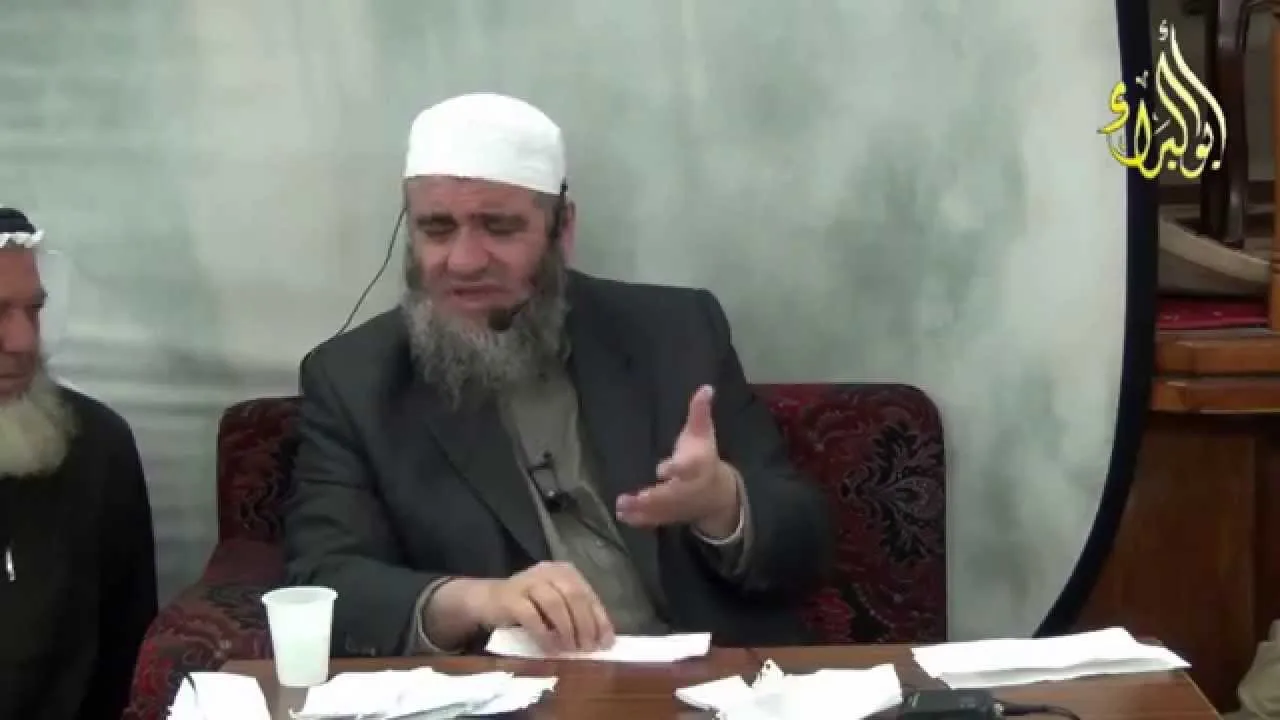 الرأس والأذنان والجورب والخف هل ثبت في الوضوء نقض اليدين من الماء قبل المسح ... ؟ الشيخ مشهور