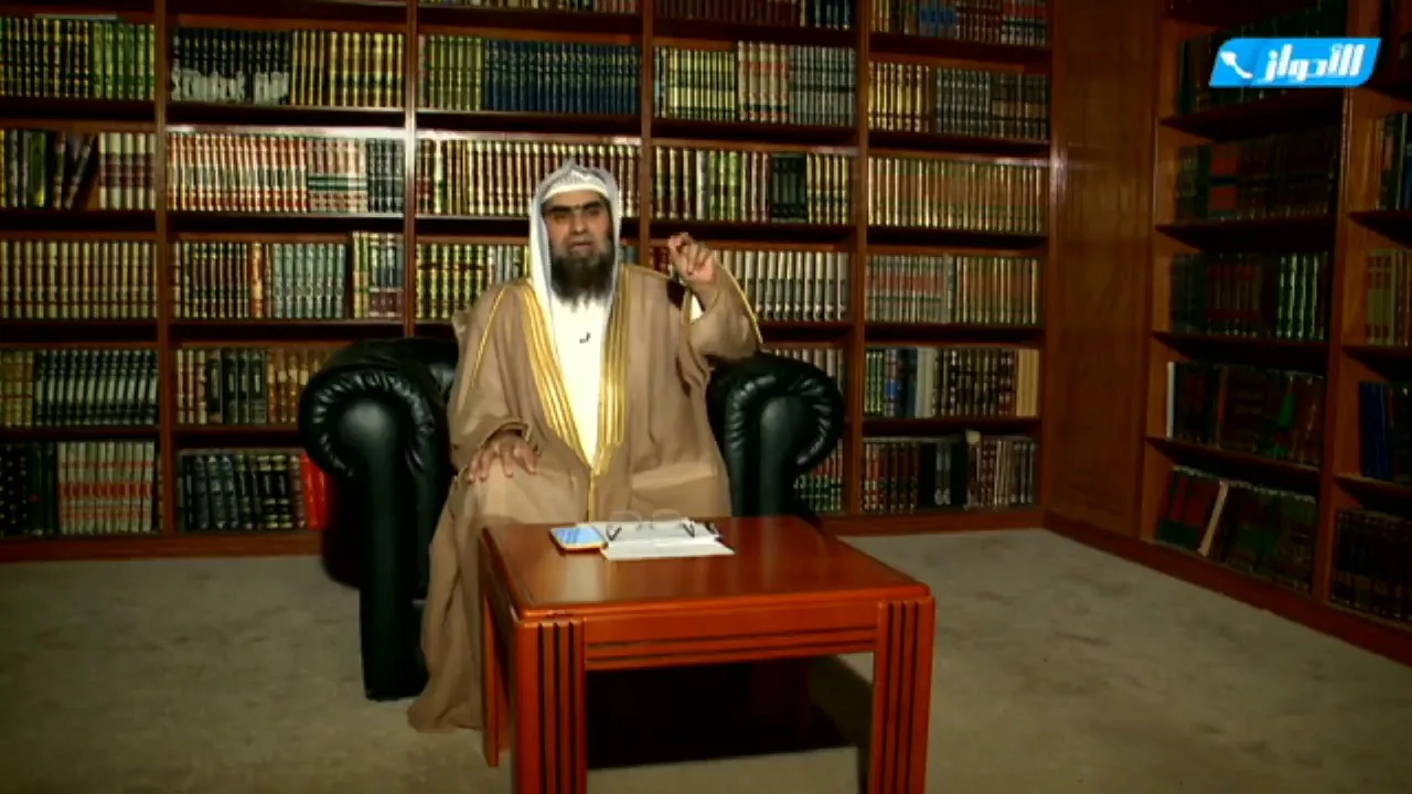 أيهما أفضل : أن يصلي المسلم التراويح مع الإمام أم يصليها لوحده ؟ || الشيخ خالد الفليج
