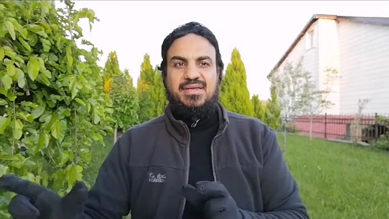 ولكن جعلناه نورًا (١٦) أفمن يعلمُ أنما أُنزل إليك من ربك الحقُ كمن هو أعمى