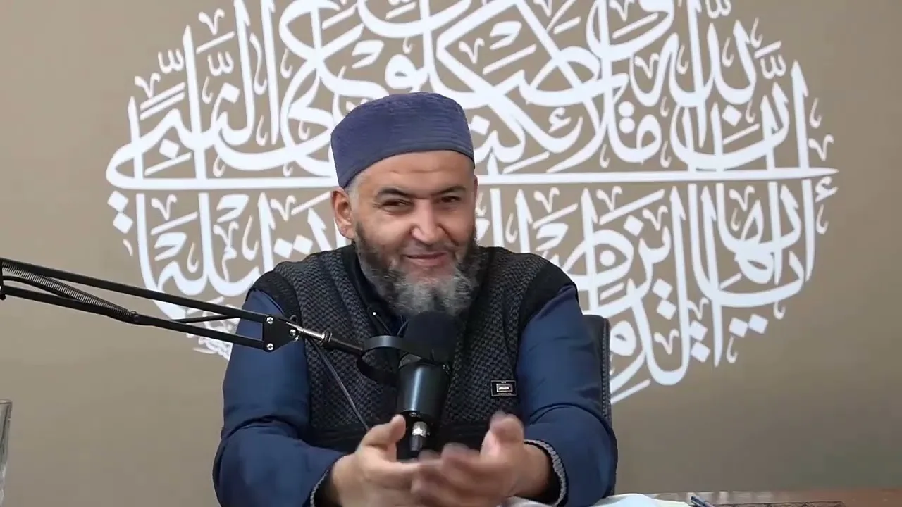 التبيان (28) فصل فيما يقرأ في سنة الفجر والمغرب وفيما يقرأ في الاستخارة والوتر