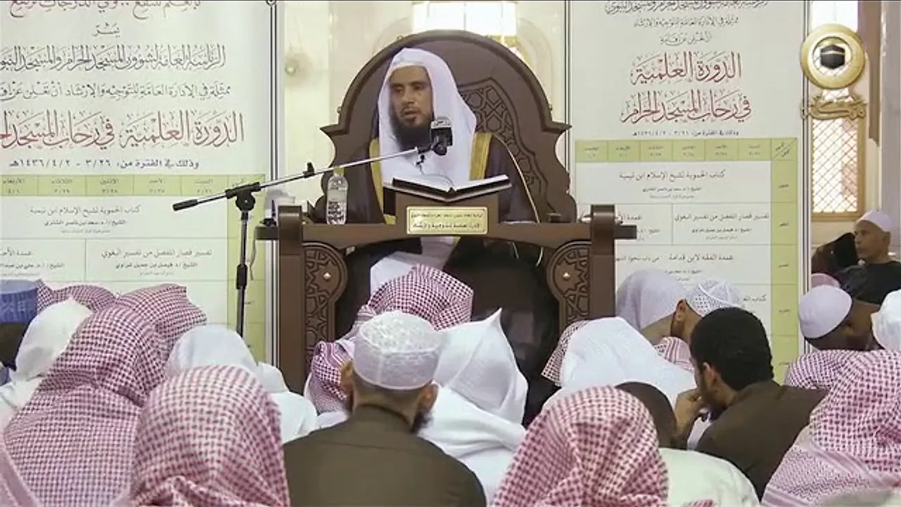 أخذ الزينة في الصلاة حق لله