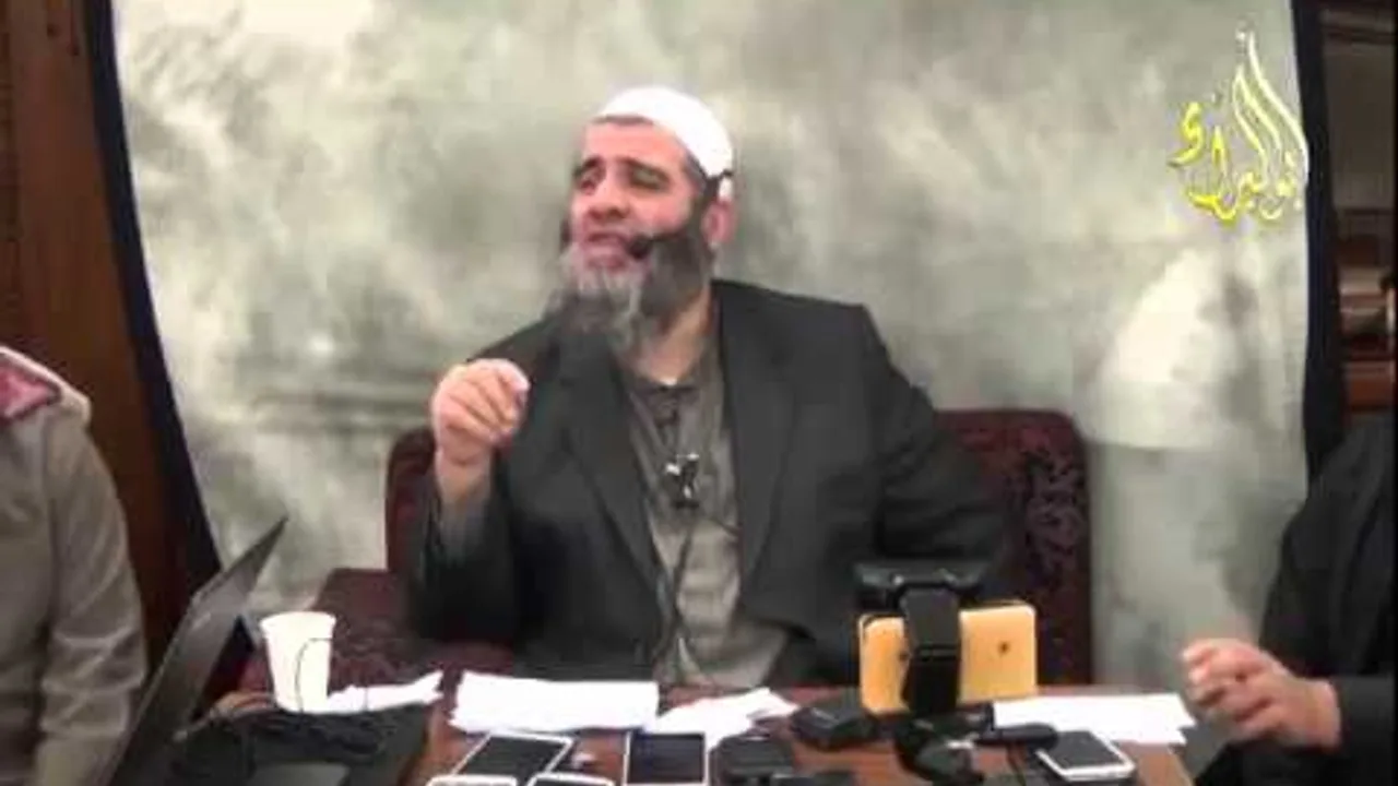 وقفات مع ثلاث ايات في القران كيف تصانع عدوك الانسي والجني