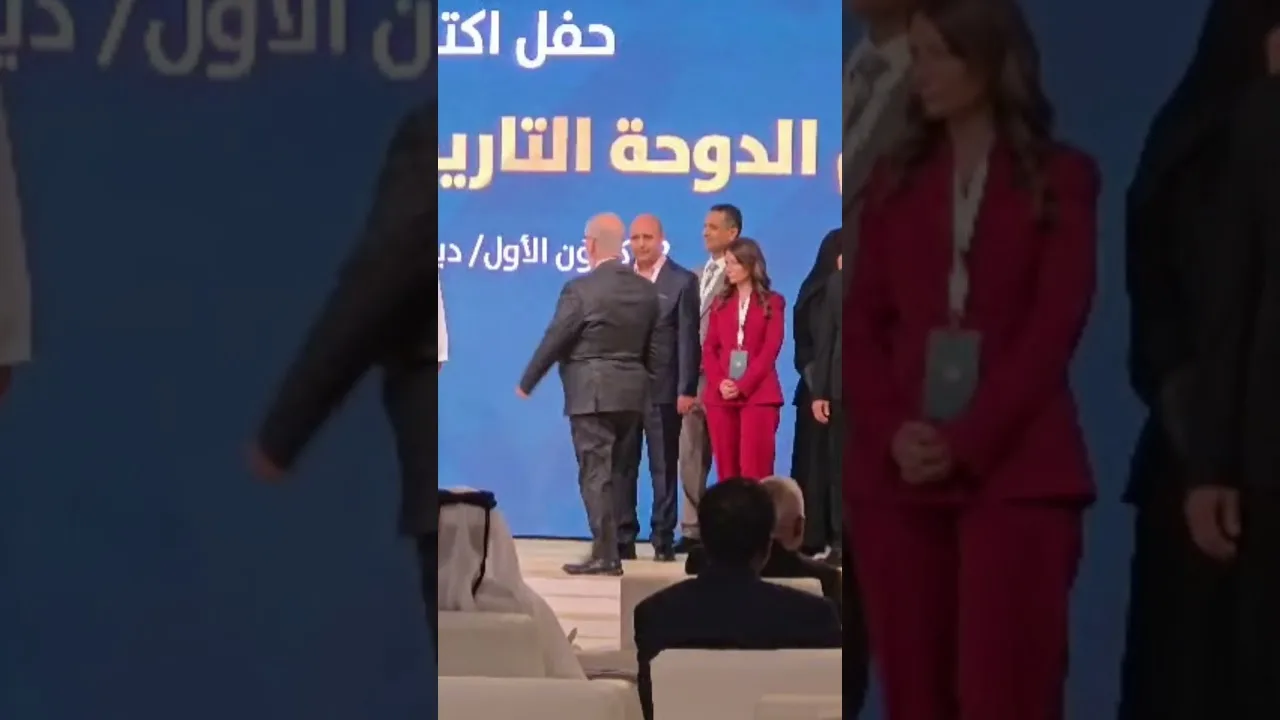 سمو الشيخ تميم بن حمد آل ثاني يكرم أ.د.حسان الطيان لدوره في إنجاح معجم الدوحة التاريخي للغة العربية