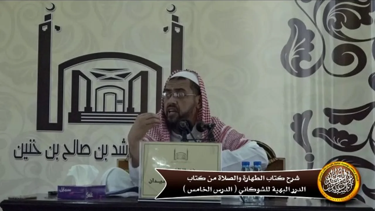 هل يشرع للمتيمم تأخير الصلاة لآخر الوقت