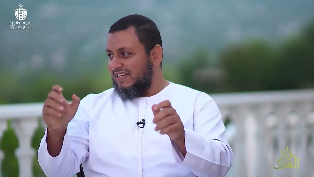 هذا الرجل هو نموذج للعلم النافع.. حتى اسمه: ورقة!!