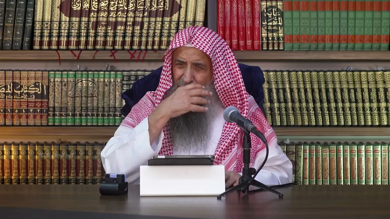 ما حكم عصر رأس الذكّر بعد التبول لإخراج ما تبقى فيه؟