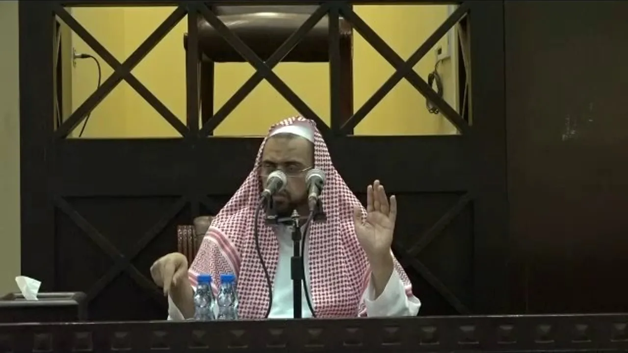 هل يسن رفع اليدين حال الدعاء في الاستخارة ؟