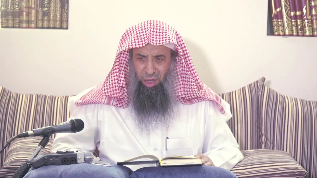 الخلاف فى قوله تعالى " وَأَتِمُّوا الْحَجَّ وَالْعُمْرَةَ "