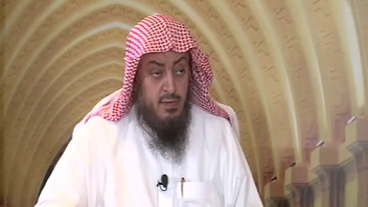 حكم قراءة القرآن بدون تدبر ولا ترتيل، ومن يقرأ بالنظر دون تحريك لسانه هل يعد قارئا | خالد الفليج