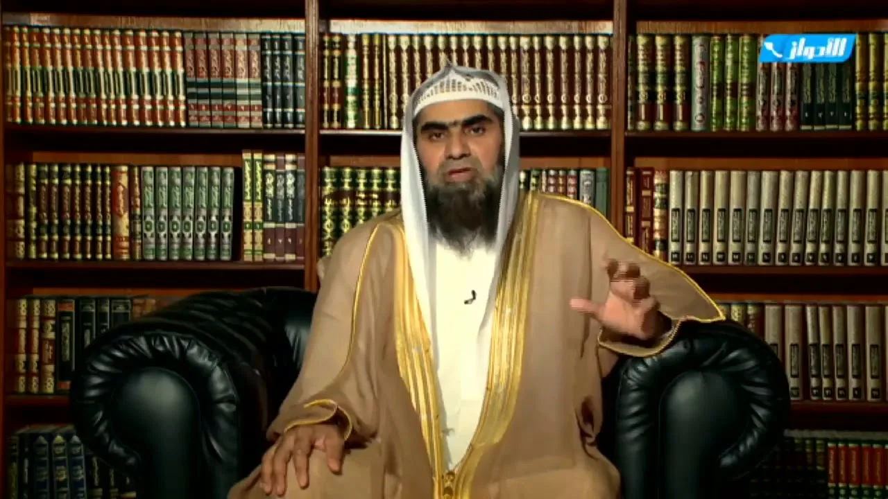 حكم زكاة الفطر ومما تخرج ومقدارها || الشيخ خالد الفليج