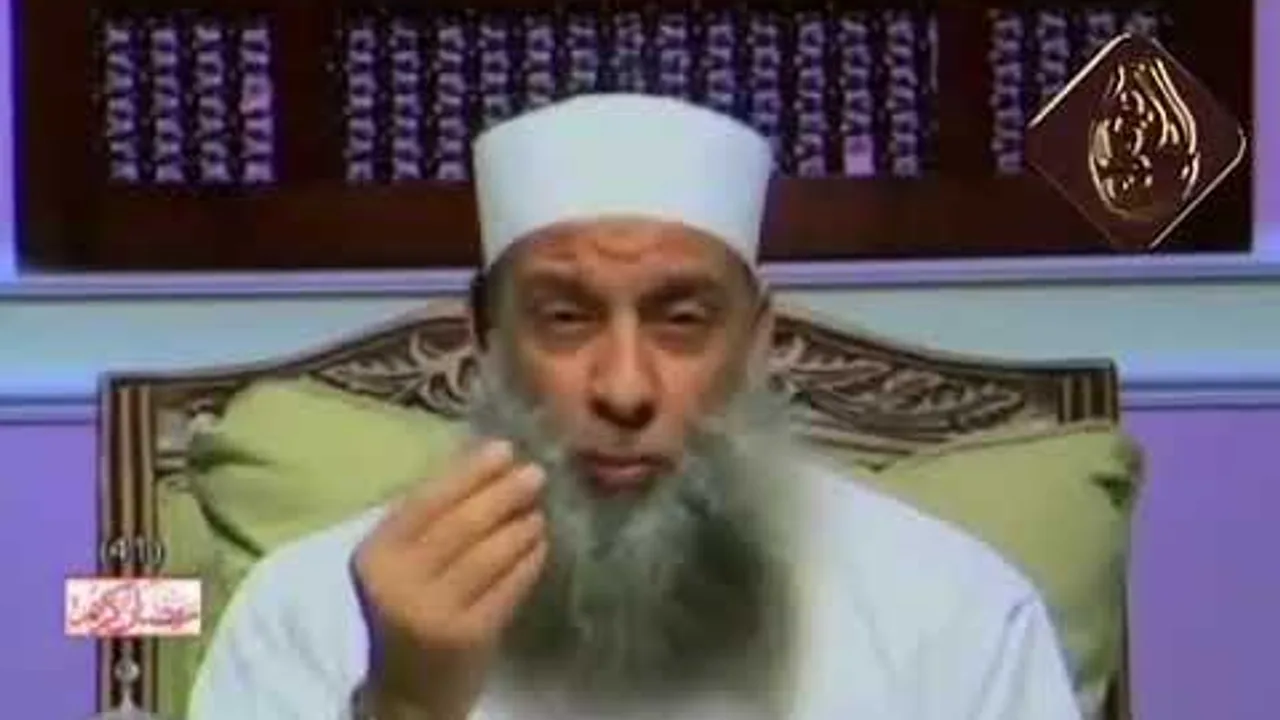 هل يجوز وضع جريدة او أشجار على المقابر لتخفيف العذاب على الميت؟|  للشيخ الحويني