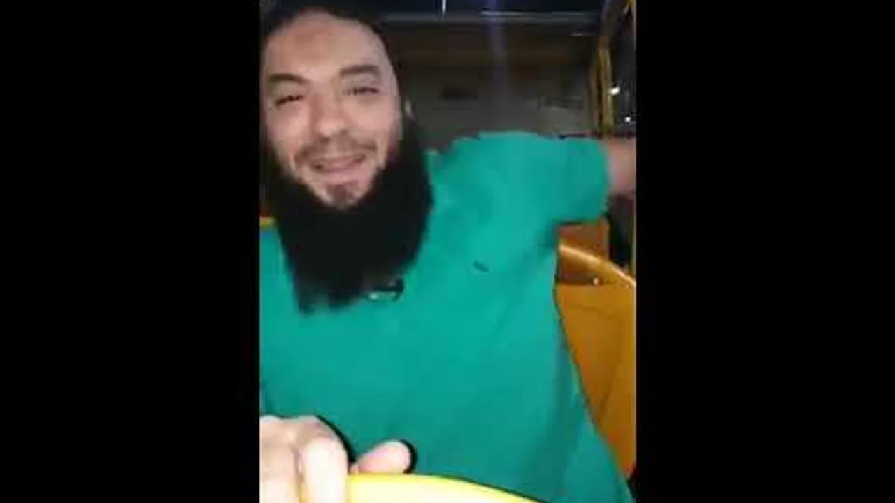 ومحمد ﷺ باق ما بقيت دنيا الرحمن | #عمرة_القرآن_غيرني | الموسم 02 | د . حازم شومان