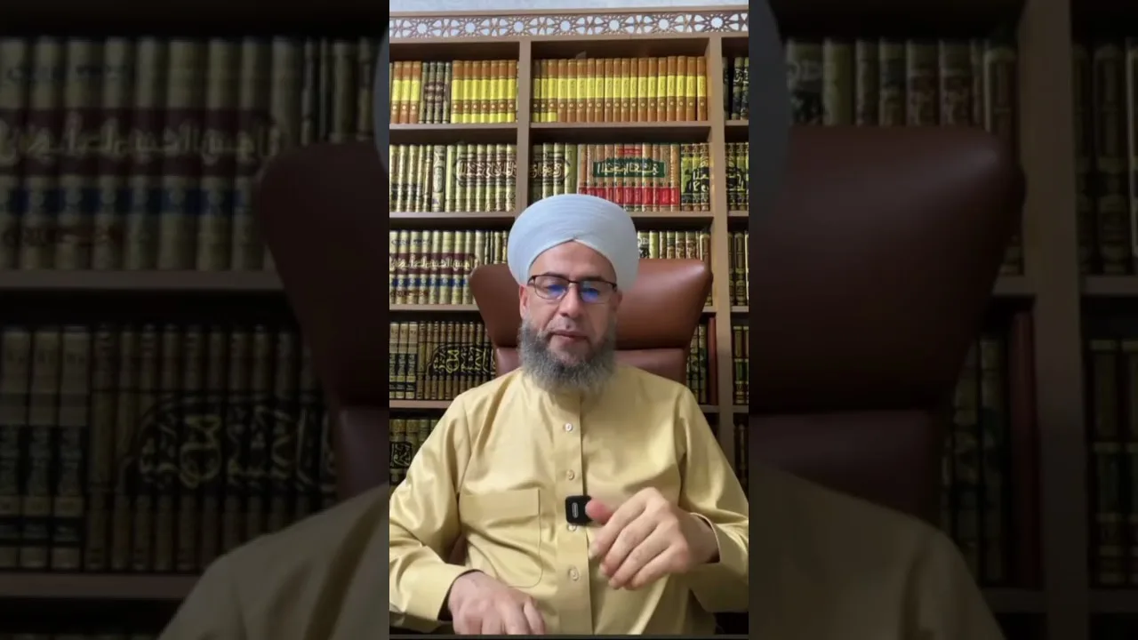 المرأة المحسنة تستقبل زوجها بالابتسامة.