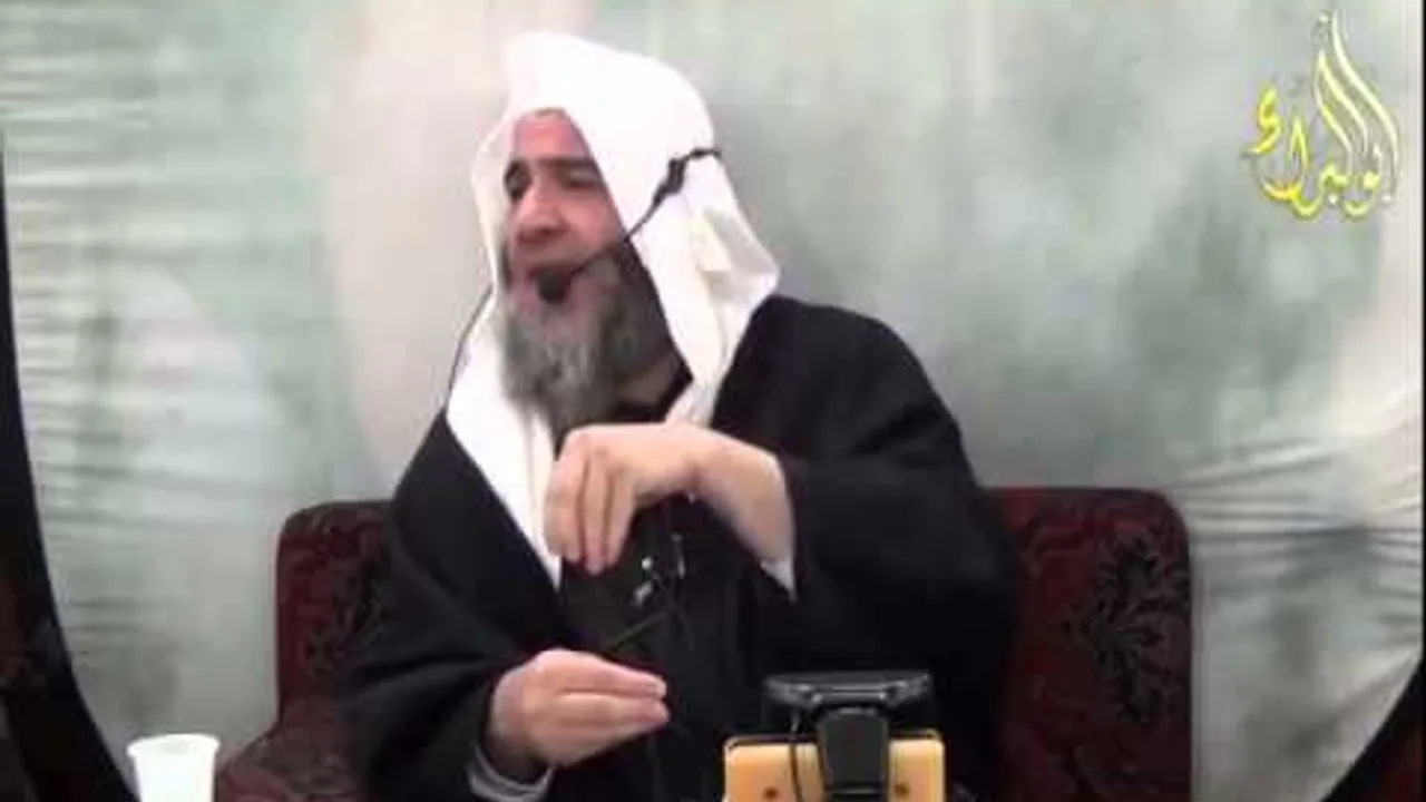 نرجو من شيخنا الفاضل أن ينصحنا بماذا نفعل بموضوع الفتن القائمة بما فيها الفتنة الحالية في سوريا والع