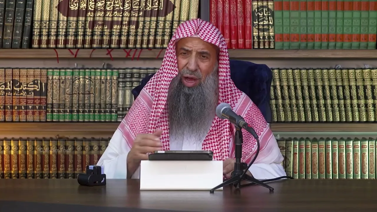 ما وجه دلالة الاقتران في النهي عن البول والاغتسال في الماء الدائم؟