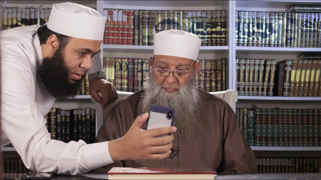 هل تخرج زكاة الفطر نقدا أو طعاما ؟! الشيخ الحويني