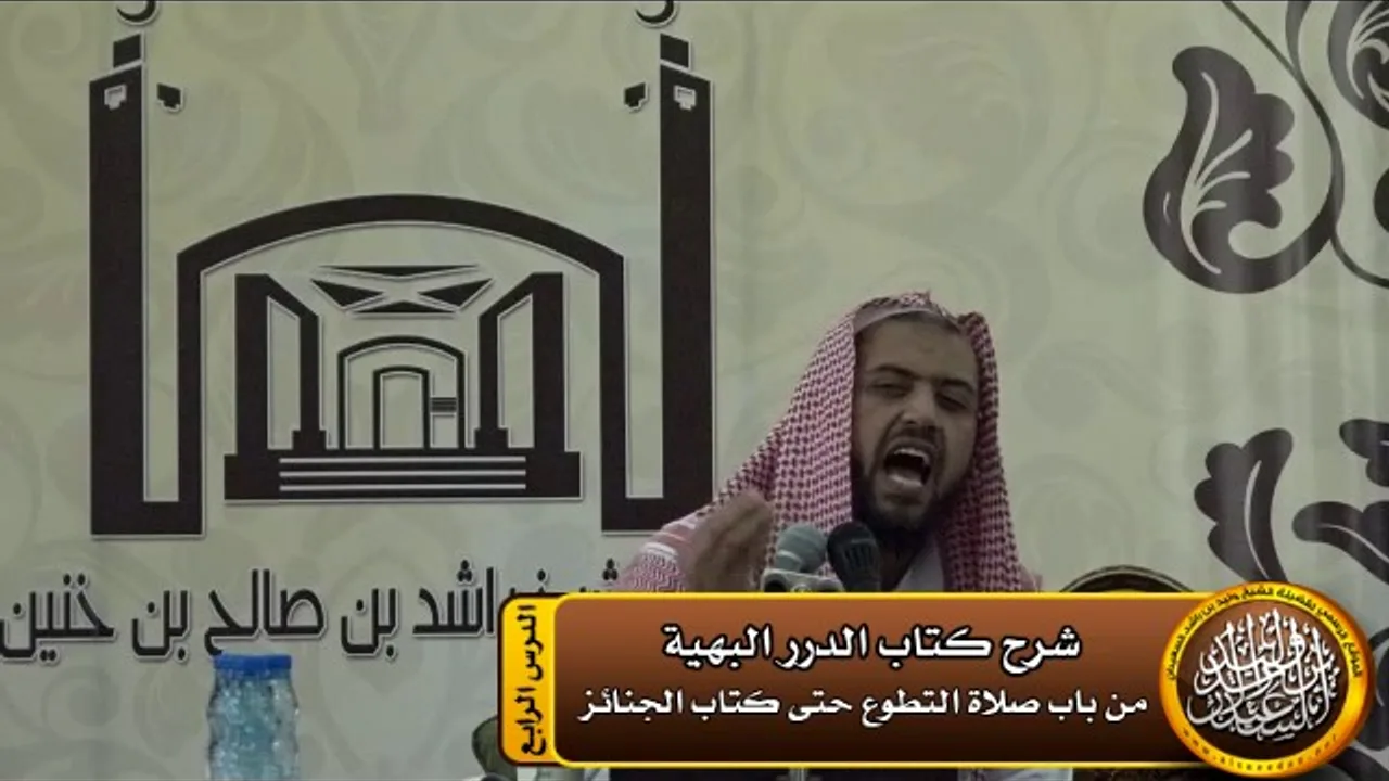 السنة في أكل ثمرات يوم عيد الفطر وهل يقوم مقامها أكل الحلوى ؟