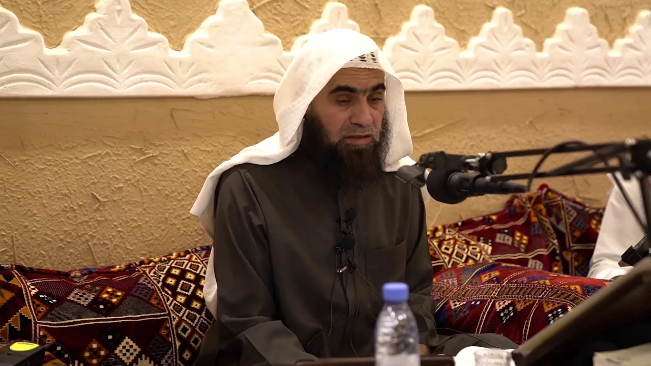 من جلس مدة في بلد ولا يدري متى يرجع لبلده هل له القصر ؟ || الشيخ خالد الفليج