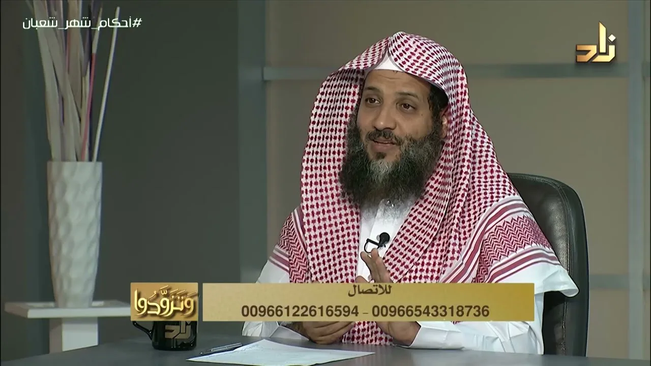 ما حكم تأخير الزكاة لشهر شعبان أو رمضان دون عذر شرعي؟ وهل يجوز تعجيلها