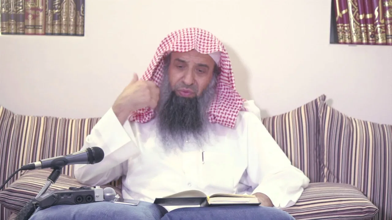 من محظورات الإحرام الأخذ من شعر الرأس "وَلَا تَحْلِقُوا رُءُوسَكُمْ"