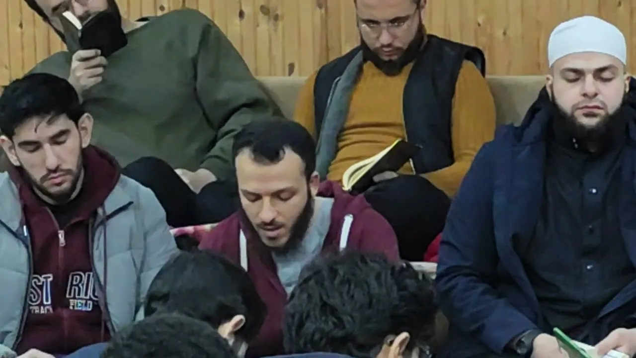 تلاوة سورة القصص في ختام قراءة تفسيرها من تفسير ابن جرير الطبري