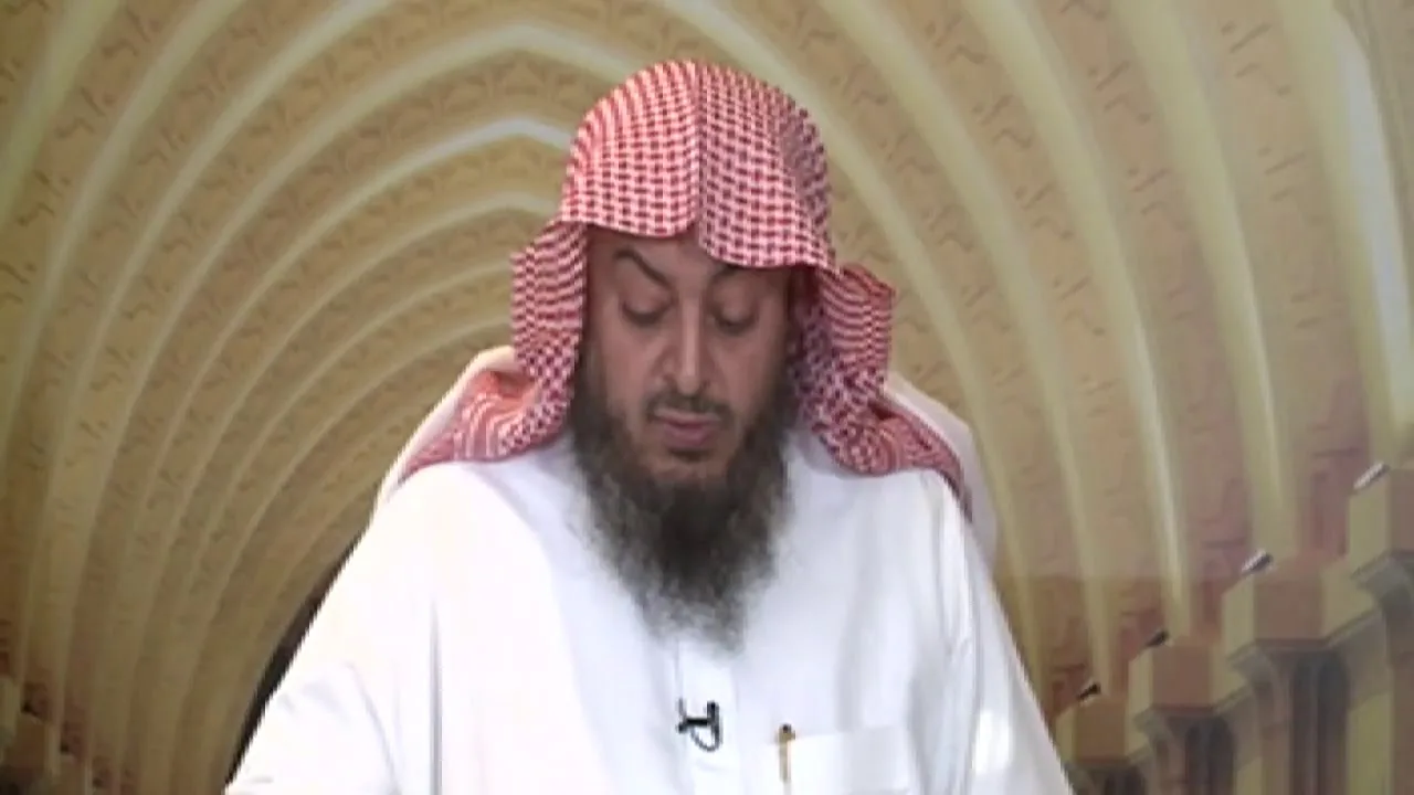 ما حكم من أفطر ناسيا ؟ وهل يجب على من رآه أن ينبهه ؟ || الشيخ خالد الفليج