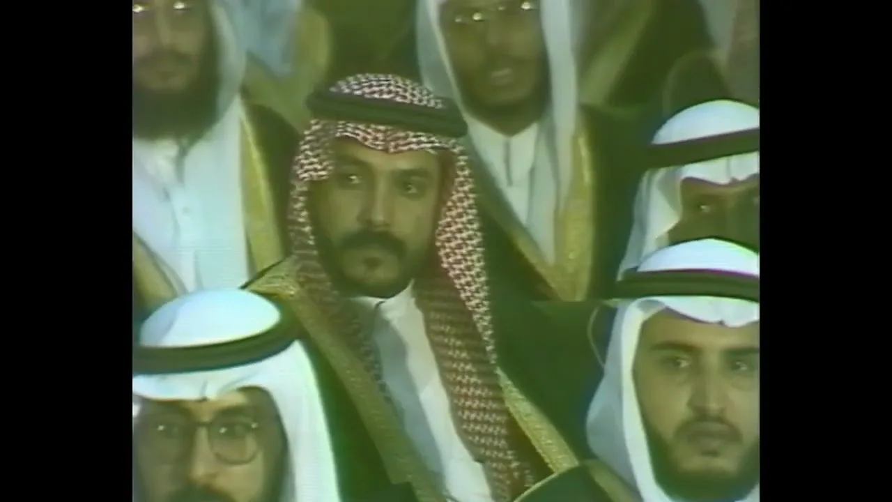 كلمة خريجي الدفعتين ١٨ و ١٩ في فرع جامعة الإمام بأبها تشرف بإلقائها الطالب محمد بن علي العمري ١٤١٨هـ