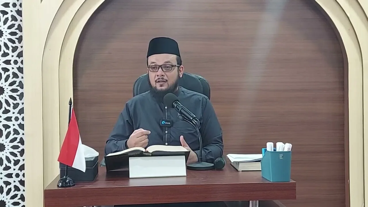 ذكر الأجناس الأربعة في أنهار الجنّة (ماء غير آسن، لبن لم يتغيّر طعمه، خمر لذة للشاربين، عسل مصفَّى)
