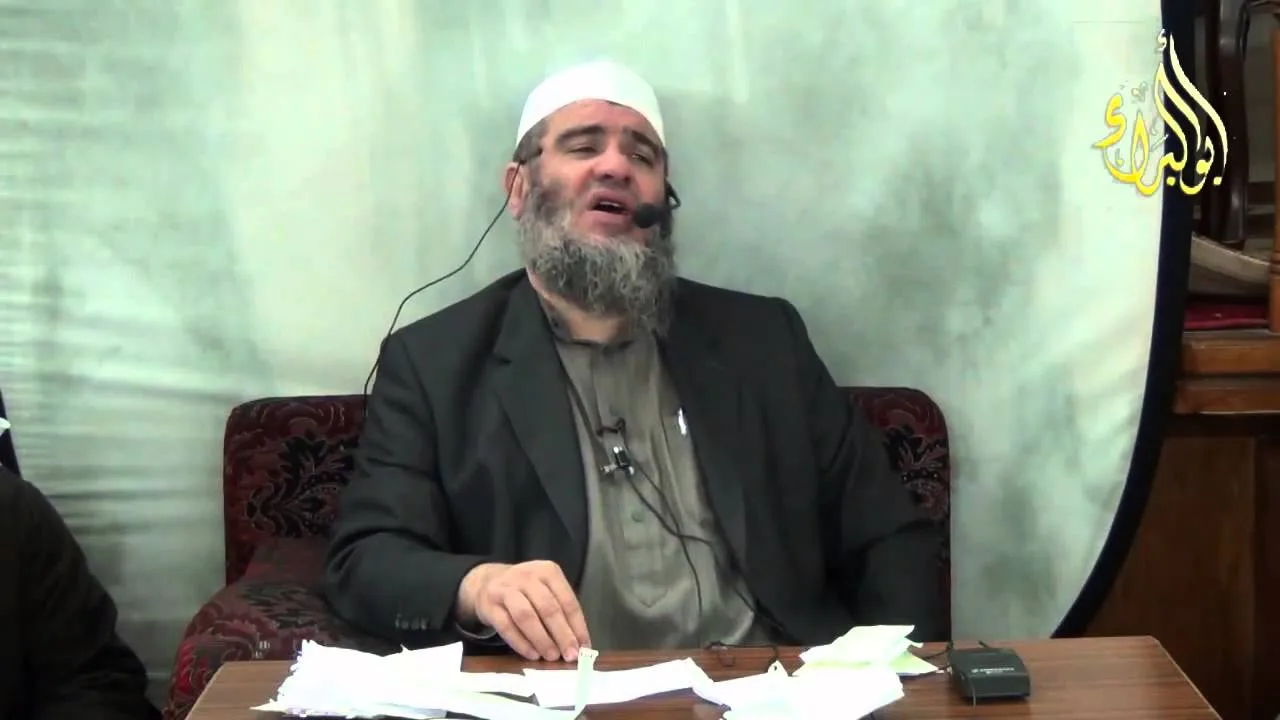 هل يجوز الاكثار من الصلاة على النبي صلى الله عليه وسلم في السجود وخاصة يوم الجمعة ؟ الشيخ مشهور