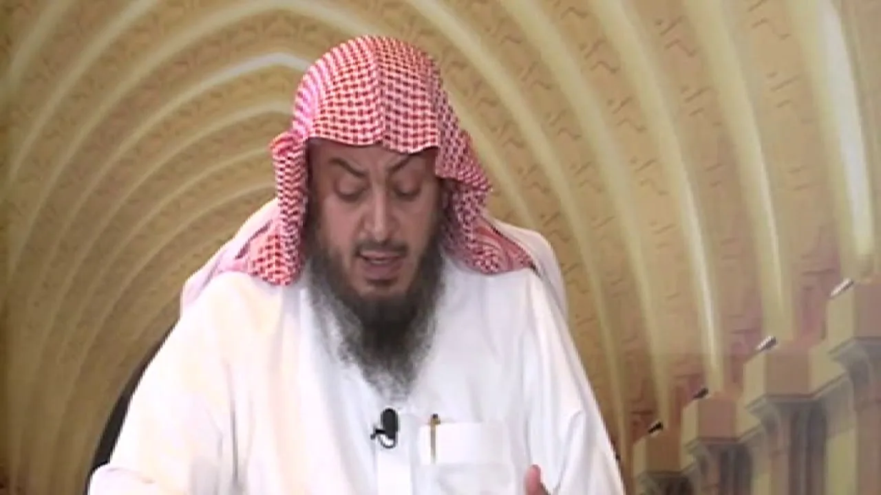 هل يجب على المرأة إخراج زكاة الفطر عن أبنائها، وما مقدار زكاة الفطر ؟ || الشيخ خالد الفليج
