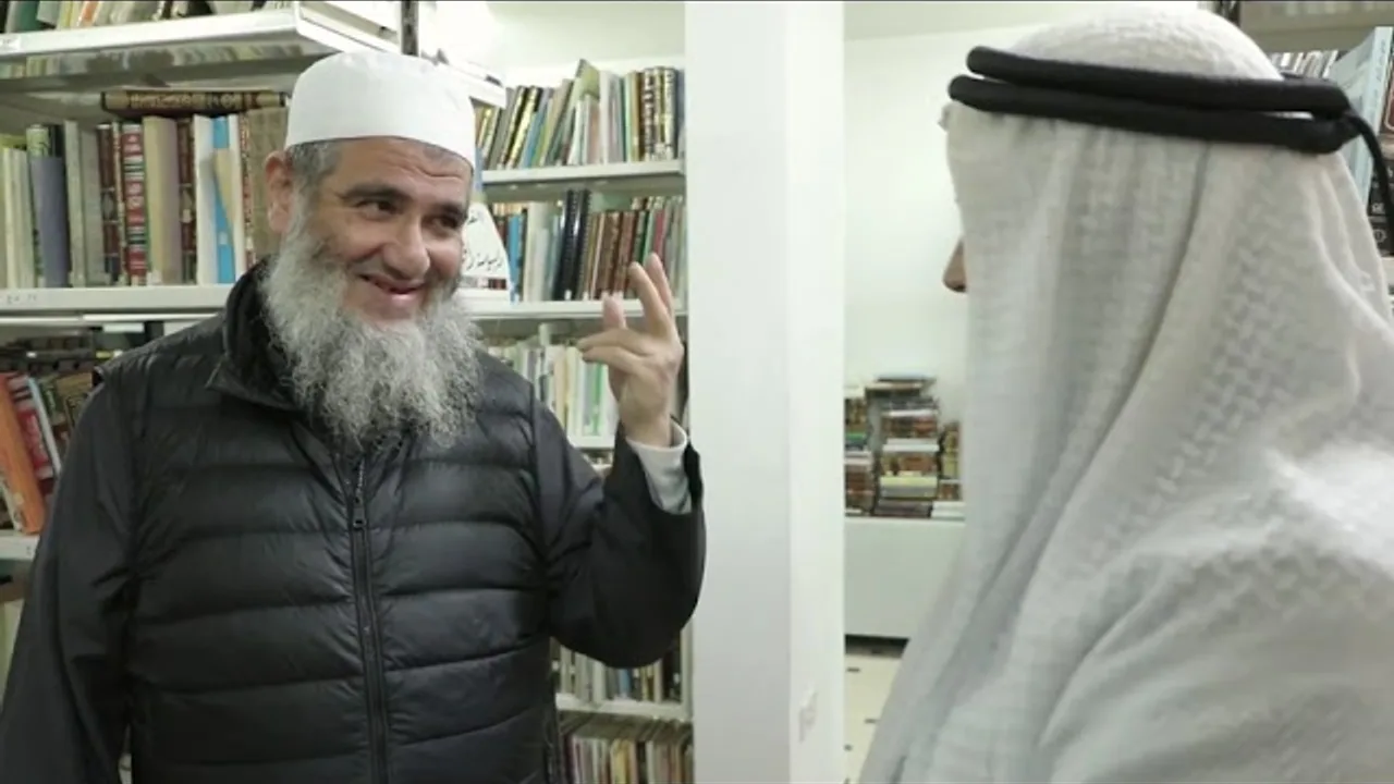 الجزء الثاني من رحلتي في مكتبة فضيلة الشيخ مشهور بن حسن آل سلمان الإعلامي منذر القيسي