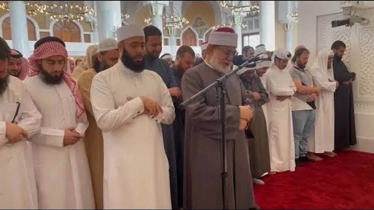 صلاة الجنازة على فضيلة الشيخ أبو إسحاق الحويني طيب الله ثراه   الموافق ١٨ رمضان ١٤٤٦